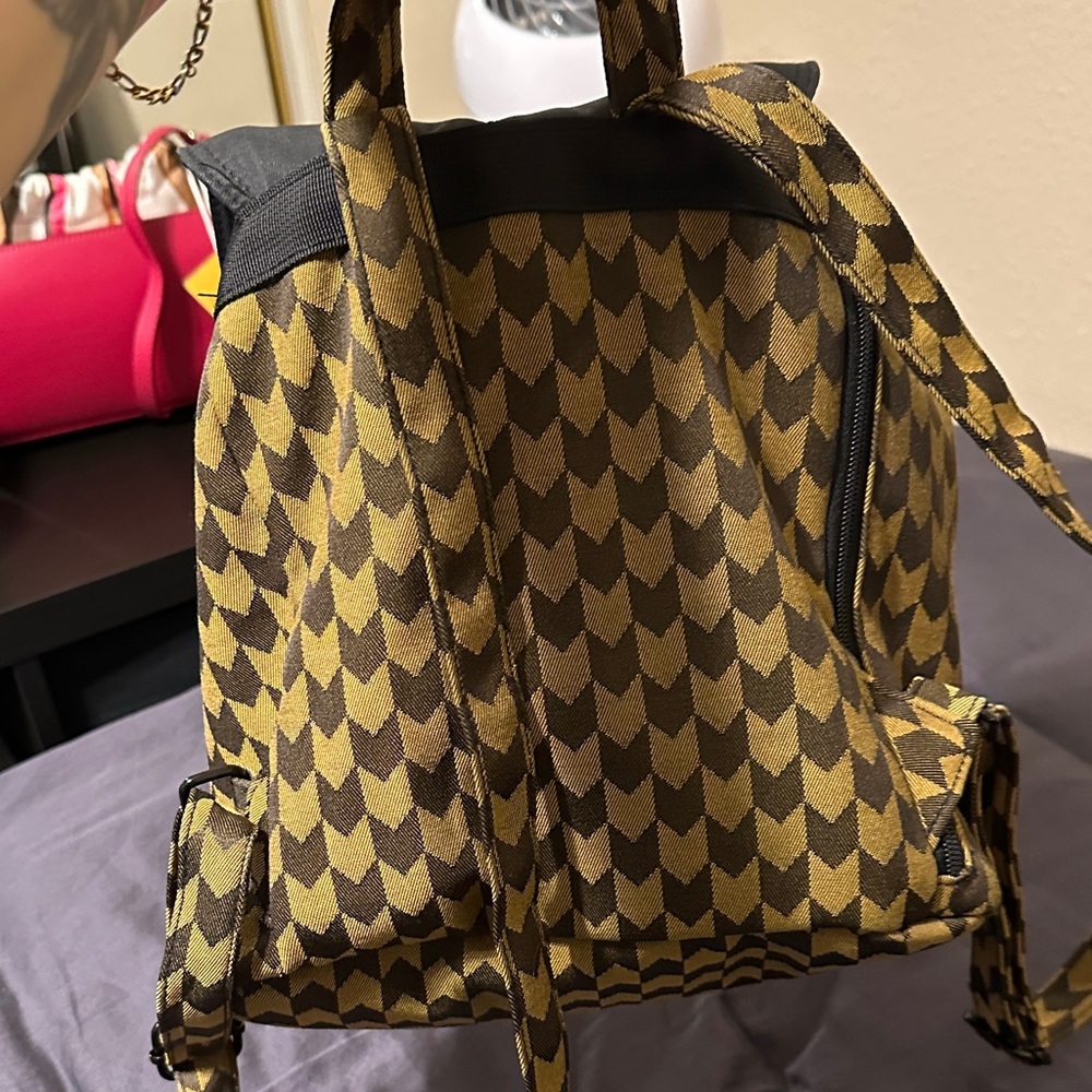 Hawaii’s Finest Drawstring Shoulder Bag – Yellow/Brown Geometric Print - Picture 2 of 3